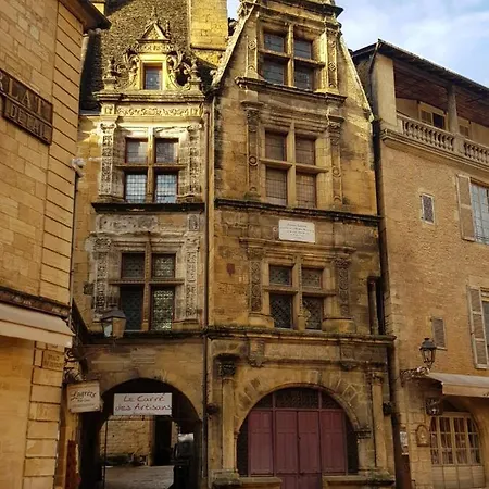 Confort Le Moulin Rouge