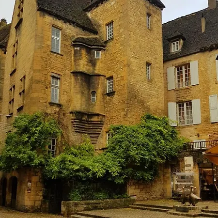 Confort Le Moulin Rouge