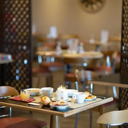 Confort Le Moulin Rouge 3* Terrasson