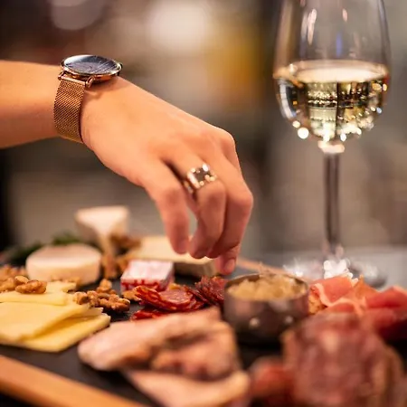 Otel Confort Le Moulin Rouge