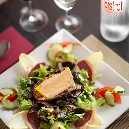 Confort Le Moulin Rouge 3*