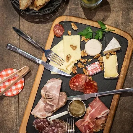 Otel Confort Le Moulin Rouge 3*