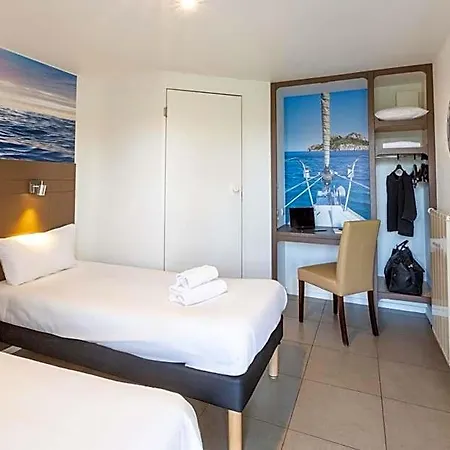 Hotel Confort Le Moulin Rouge 3*