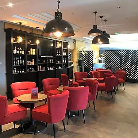 Hotel Confort Le Moulin Rouge 3*