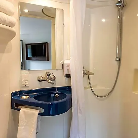 Confort Le Moulin Rouge Hotel 3*