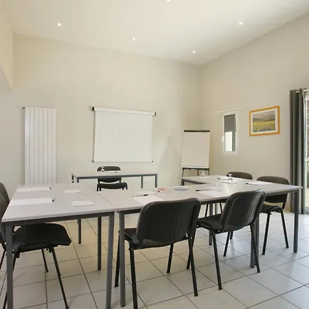 Confort Le Moulin Rouge 3*