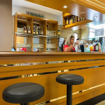 Confort Le Moulin Rouge Hotel 3*