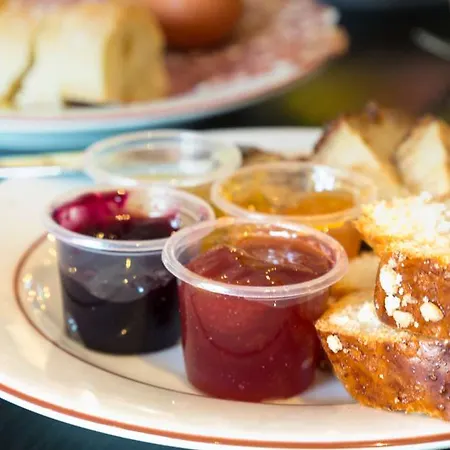 Confort Le Moulin Rouge Hotel 3*