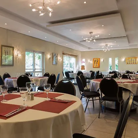 Hotel Confort Le Moulin Rouge 3*