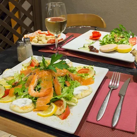 Confort Le Moulin Rouge 3*