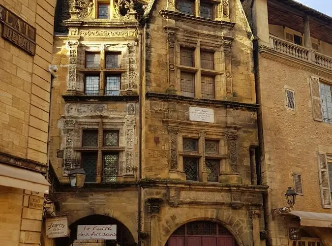 Confort Le Moulin Rouge