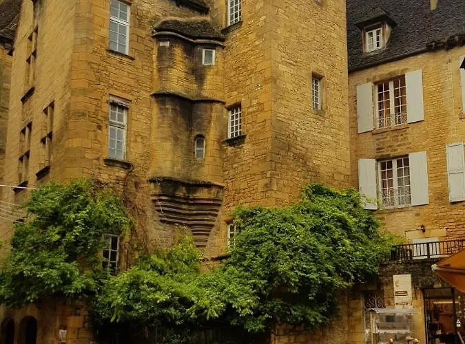 Confort Le Moulin Rouge