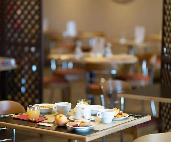 Confort Le Moulin Rouge 3* Terrasson