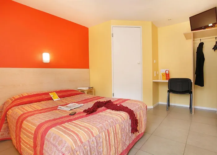 מלון Confort Le Moulin Rouge