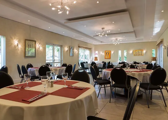 מלון Confort Le Moulin Rouge 3*