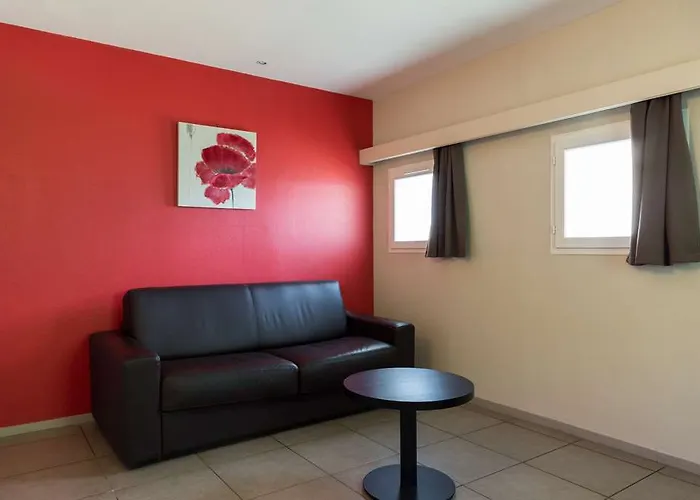 מלון Confort Le Moulin Rouge